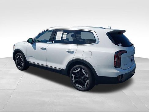 Certified 2025 Kia Telluride EX w/ EX Captain's Chair Package AWD/4WD image 3