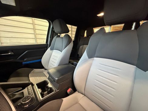 Used 2025 Toyota Tacoma SR image 34