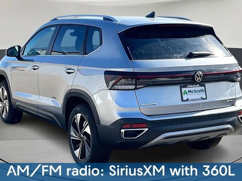 New 2026 Volkswagen Taos SE image 3