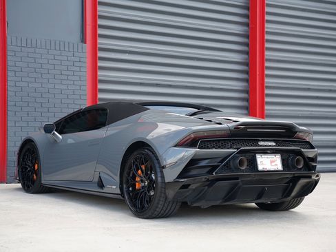 Used 2021 Lamborghini Huracan EVO image 8
