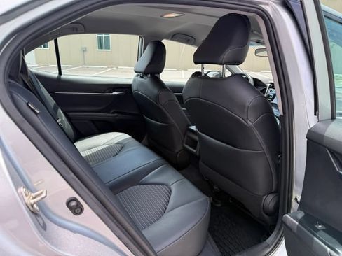 Used 2020 Toyota Camry SE FWD image 18