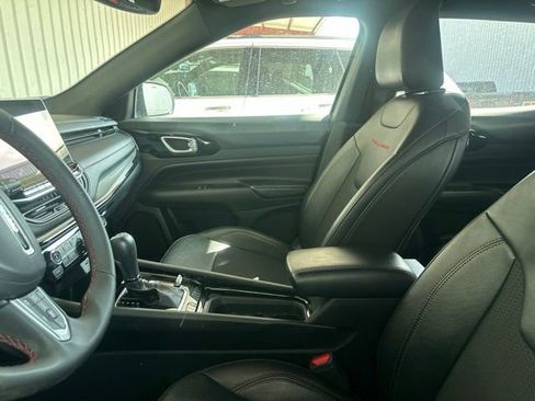 Used 2025 Jeep Compass Trailhawk AWD/4WD image 6