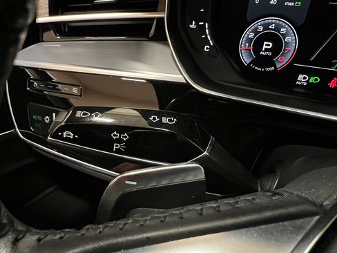 Used 2019 Audi A8 L 4.0T image 21