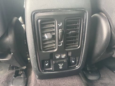 Used 2018 Jeep Grand Cherokee Limited w/ Trailer Tow Group IV AWD/4WD image 11