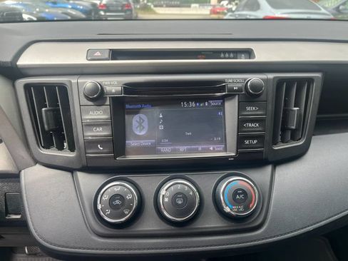 Used 2018 Toyota RAV4 LE w/ All Weather Liner Package AWD/4WD image 21