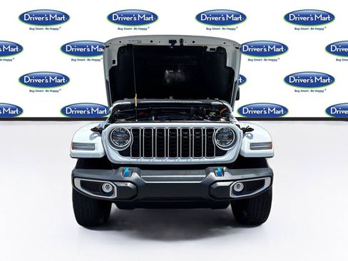 Used 2024 Jeep Wrangler Unlimited Sahara AWD/4WD image 32