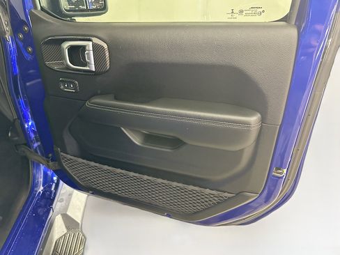 Used 2019 Jeep Wrangler Unlimited Sahara AWD/4WD image 29