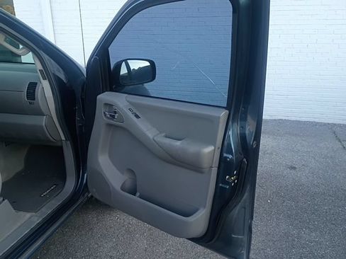 Used 2013 Nissan Frontier SV w/ SV Value Truck Pkg AWD/4WD image 34
