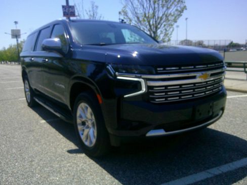 Used 2021 Chevrolet Suburban Premier w/ Premium Package AWD/4WD image 5