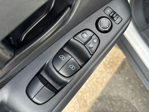 Used 2021 Nissan Kicks S FWD image 15