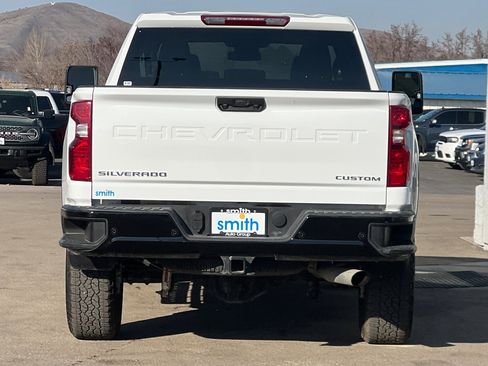 Used 2024 Chevrolet Silverado 2500 Custom w/ Custom Value Package image 4