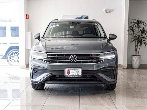 Used 2022 Volkswagen Tiguan SE AWD/4WD image 2