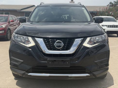 Used 2018 Nissan Rogue SV FWD image 3