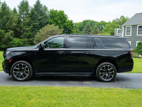 Used 2023 Chevrolet Suburban RST w/ Luxury Package AWD/4WD image 6