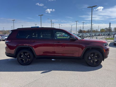 Used 2023 Jeep Grand Cherokee L Laredo AWD/4WD image 4