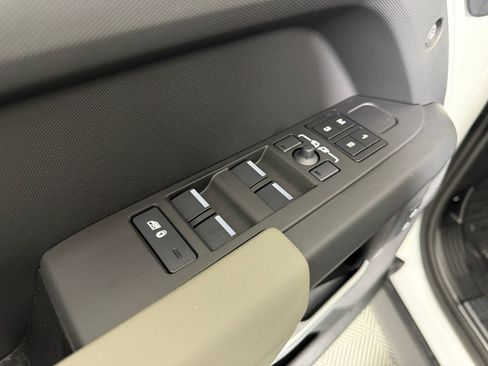 New 2026 Land Rover Defender 110 X-Dynamic SE AWD/4WD image 13