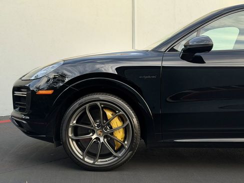 Used 2023 Porsche Cayenne Turbo S image 22