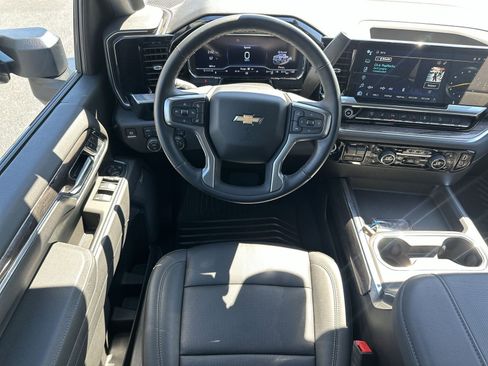 Used 2025 Chevrolet Silverado 2500 LTZ w/ LTZ Convenience Package image 17