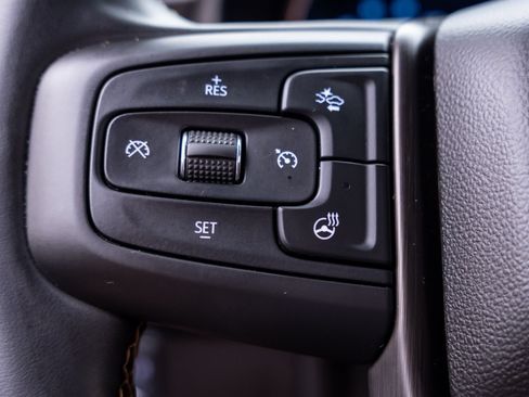 Used 2024 GMC Yukon AT4 w/ Technology Package AWD/4WD image 29