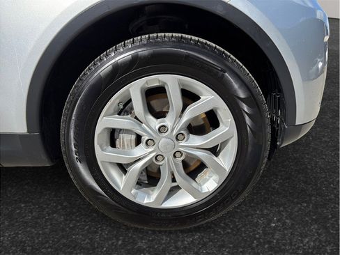 Used 2018 Land Rover Discovery SE image 13