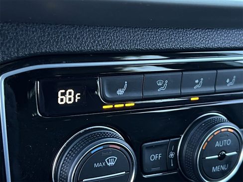 Used 2022 Volkswagen Atlas Cross Sport SE image 20