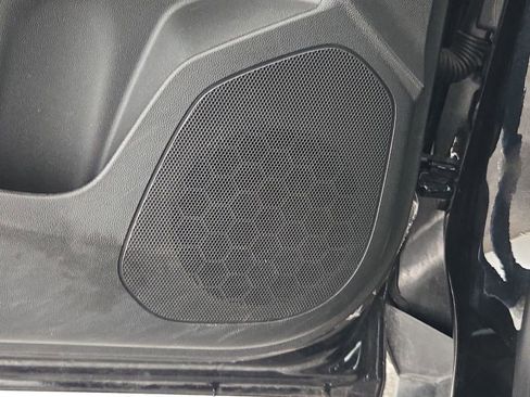 Used 2025 Chevrolet Trax LT image 28