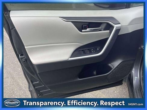 Certified 2022 Toyota RAV4 XLE w/ Convenience Package image 16
