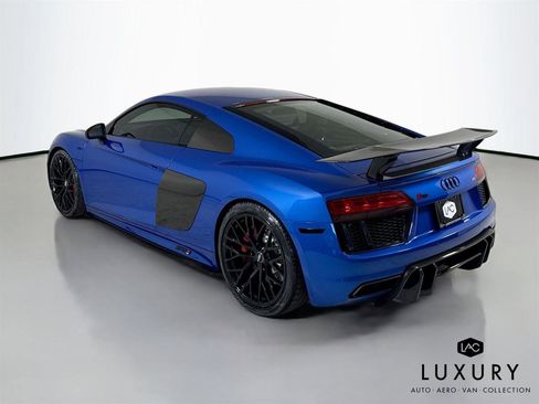 Used 2017 Audi R8 V10 w/ Carbon Exterior Package image 8