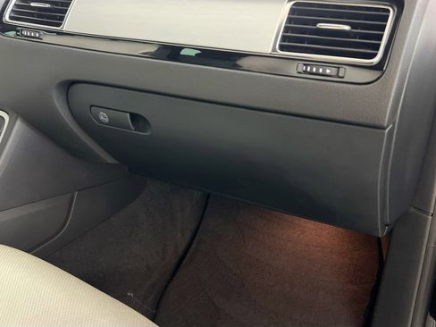 Used 2017 Volkswagen Touareg Wolfsburg Edition image 35