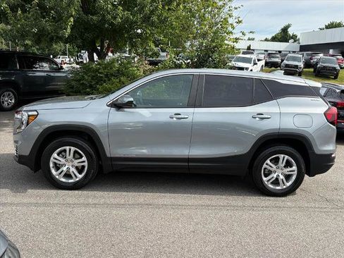 Certified 2024 GMC Terrain SLE AWD/4WD image 3
