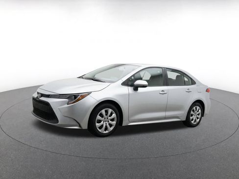 Used 2025 Toyota Corolla LE FWD image 3