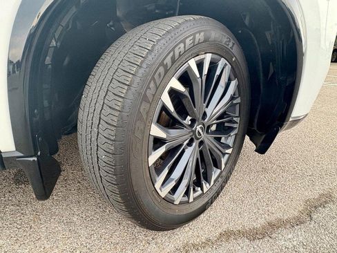 Used 2024 Nissan Rogue Platinum w/ Platinum Premium Package image 10