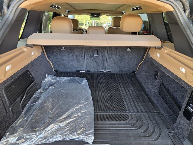 Used 2024 Land Rover Range Rover SE AWD/4WD image 16