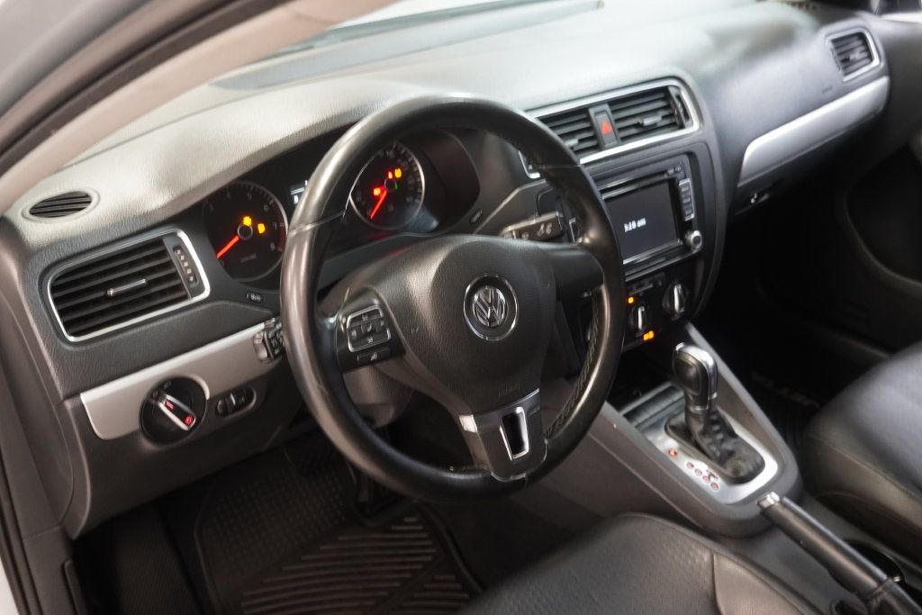 Used 2013 Volkswagen Jetta SE FWD image 7