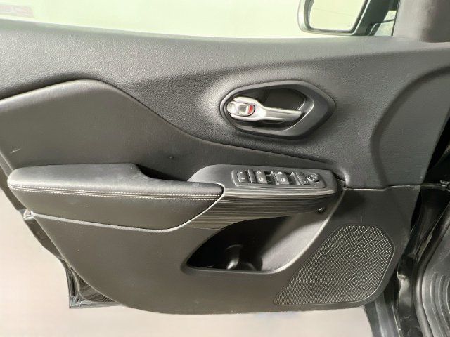Used 2015 Jeep Cherokee Limited AWD/4WD image 32