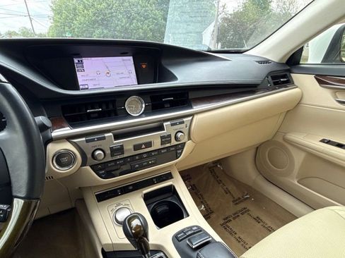 Used 2013 Lexus ES 350 w/ Luxury Pkg FWD image 24