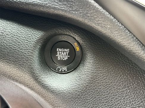 Used 2021 Jeep Cherokee Latitude Plus image 17