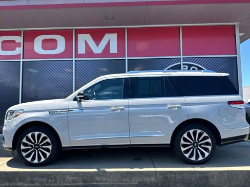 Used 2023 Lincoln Navigator Reserve AWD/4WD image 15