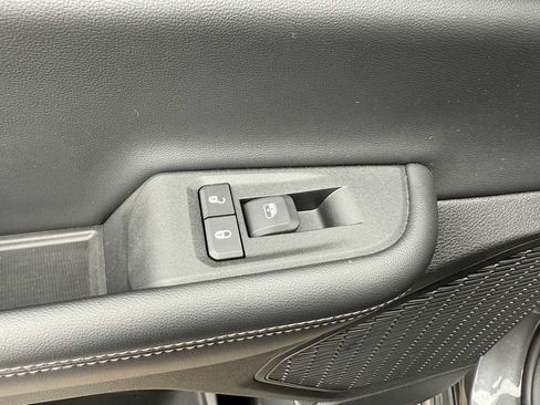 Used 2024 Jeep Grand Cherokee Altitude image 37