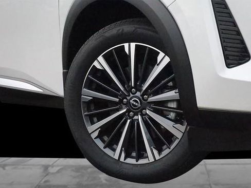 New 2026 Nissan Pathfinder Platinum AWD/4WD image 3