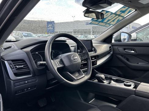 Used 2025 Nissan Rogue SV image 13