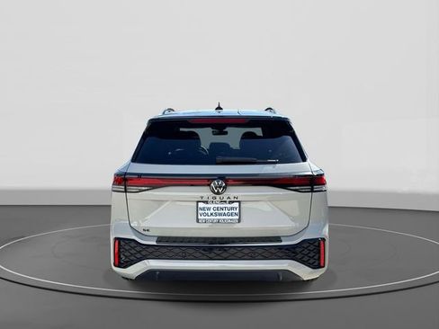New 2026 Volkswagen Tiguan SE R-Line FWD image 4