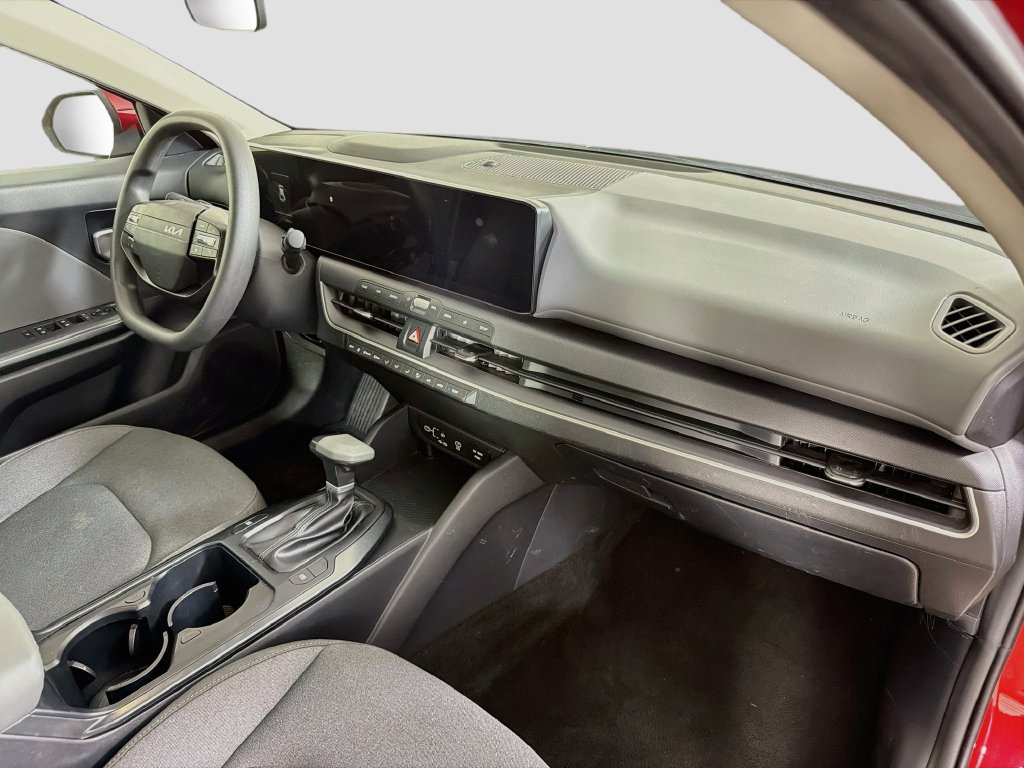 Used 2025 Kia K4 FWD image 30