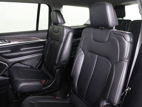 Used 2022 Jeep Grand Cherokee L Limited image 33