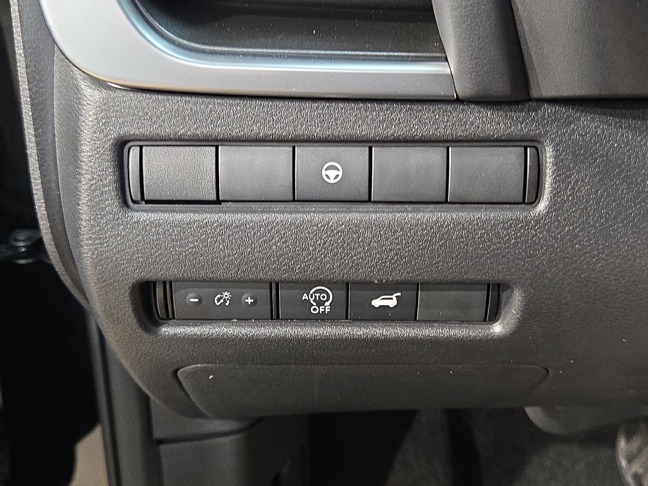 Used 2025 Nissan Rogue SV FWD image 25