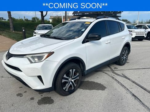 Used 2017 Toyota RAV4 LE FWD image 1