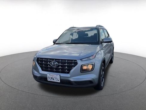 Used 2025 Hyundai Venue SEL image 7