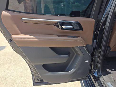 Certified 2025 Chevrolet Tahoe High Country AWD/4WD image 14