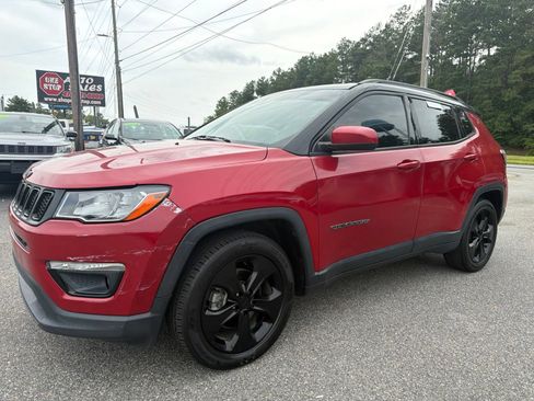 Used 2019 Jeep Compass Latitude FWD image 1