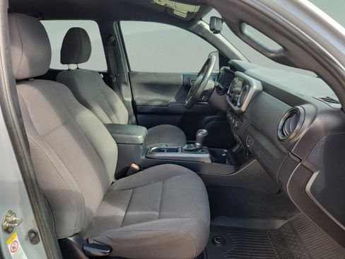 Used 2019 Toyota Tacoma TRD Sport AWD/4WD image 7